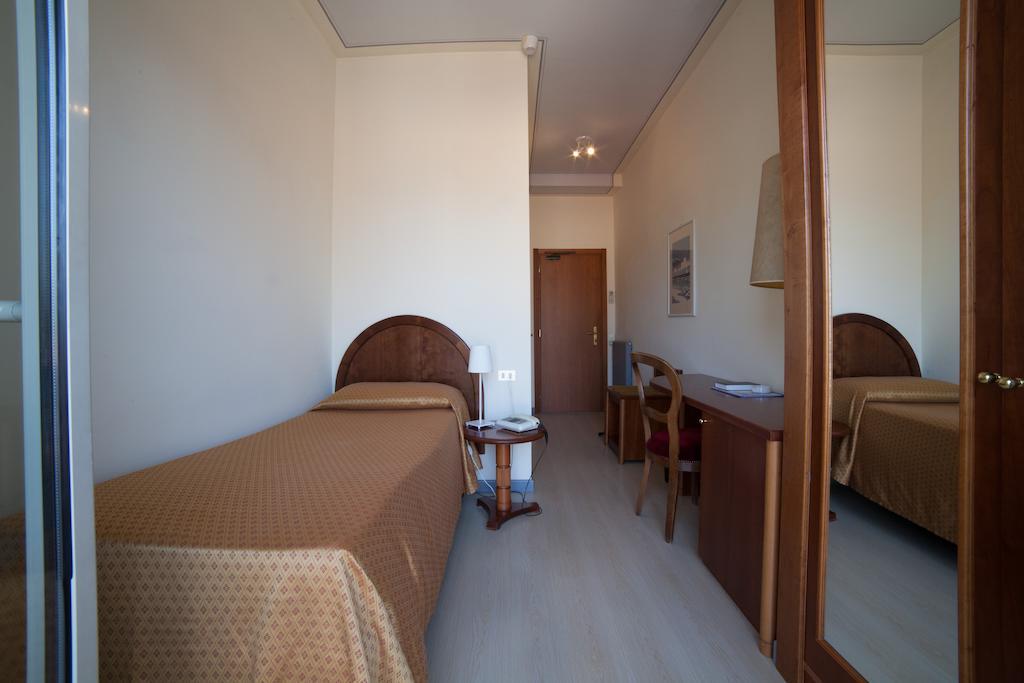 Albergo Miralago Verbania Værelse billede